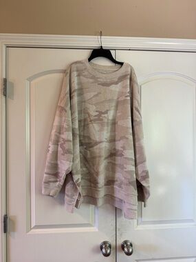 American Eagle Outfitters Cream and Light Brown Camo Oversized Pullover